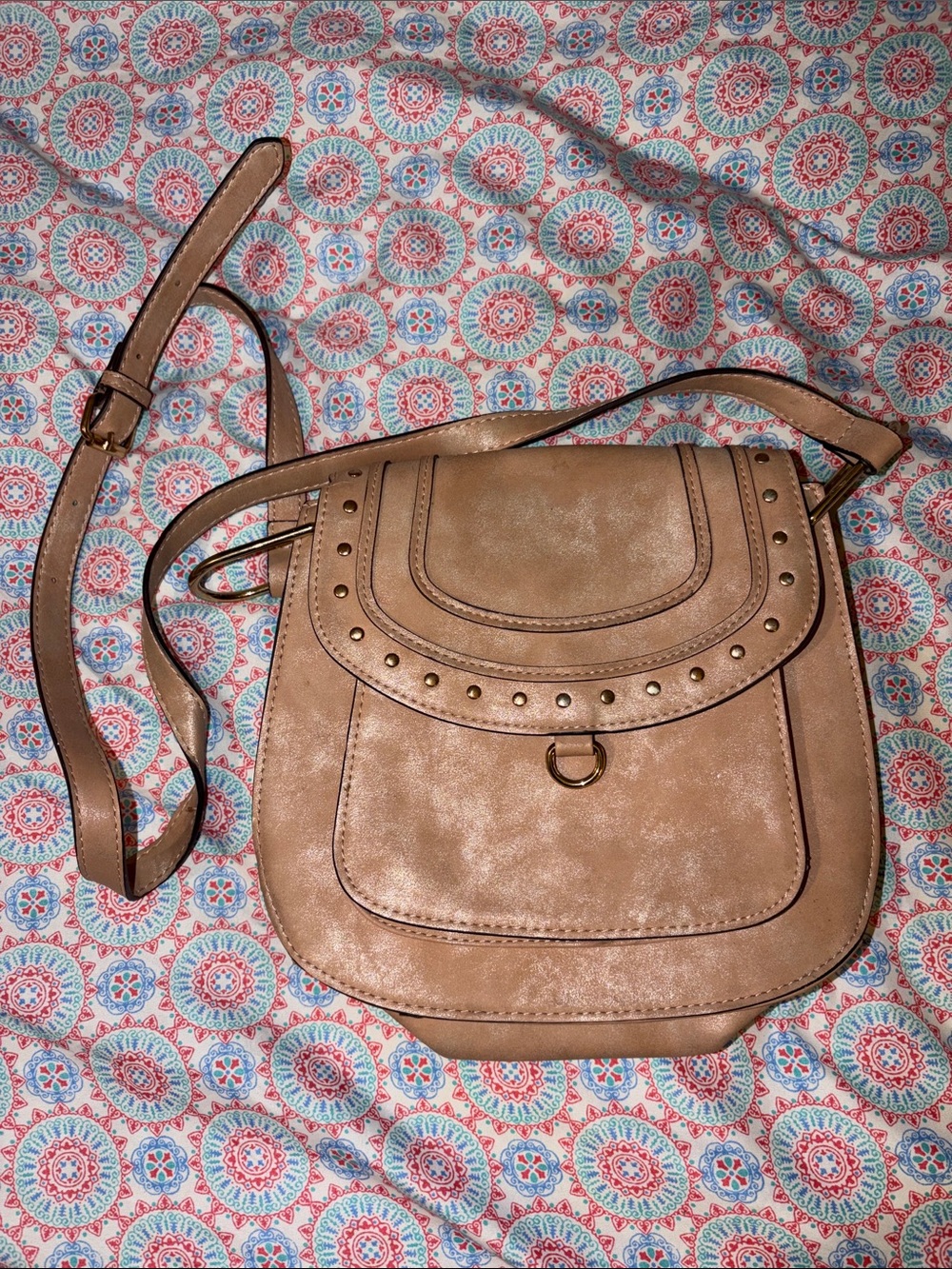 Women’s Crossbody Saddle Bag in Taupe